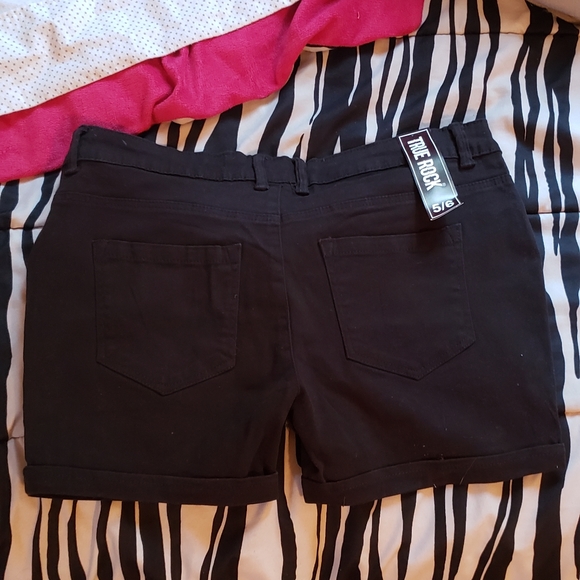 shorts - Picture 3 of 3